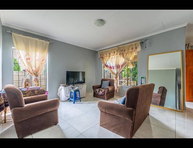 5 BEDROOM HOUSE FOR SALE IN HOWICK WEST